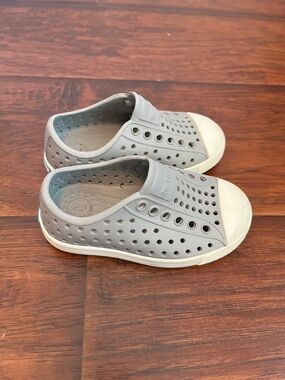 Native Kids Slip-On Water Shoes in Light Gray and White